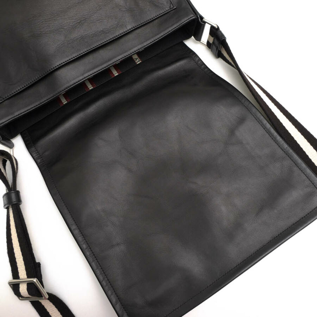 Bally(バリー)のバリー／BALLY バッグ ショルダーバッグ 鞄 メンズ 男性 男性用レザー 革 本革 ブラック 黒  TIKKIS MD バリーストライプ メッセンジャーバッグ メンズのバッグ(ショルダーバッグ)の商品写真
