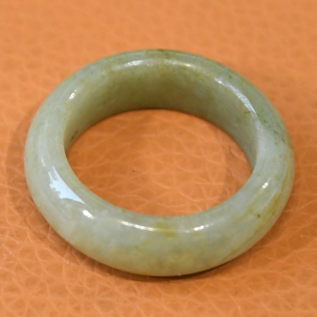 J1055　ヒスイ　翡翠　リング　指輪　14号　ミャンマー　ジェイド　ジェダイト レディースのアクセサリー(リング(指輪))の商品写真