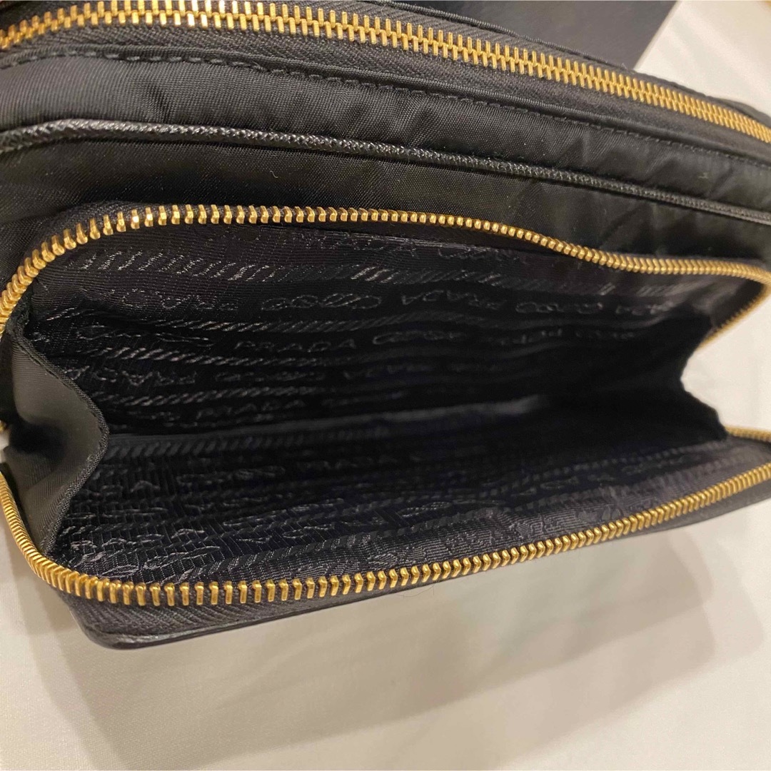 PRADA(プラダ)のプラダ PRADA ミニショルダーバッグ 三角プレート 黒 ブラック 美品 レディースのバッグ(ショルダーバッグ)の商品写真