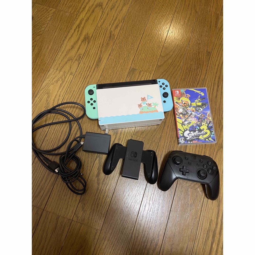 Nintendo Switch(ニンテンドースイッチ)のSwitch どう森Ver ＋プロコン＋スプラ3 エンタメ/ホビーのゲームソフト/ゲーム機本体(家庭用ゲーム機本体)の商品写真