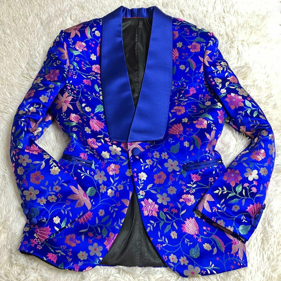 【ド派手スーツ】タキシード 蝶ネクタイ付　ブルー　シルク混　3ピース 花柄スーツ