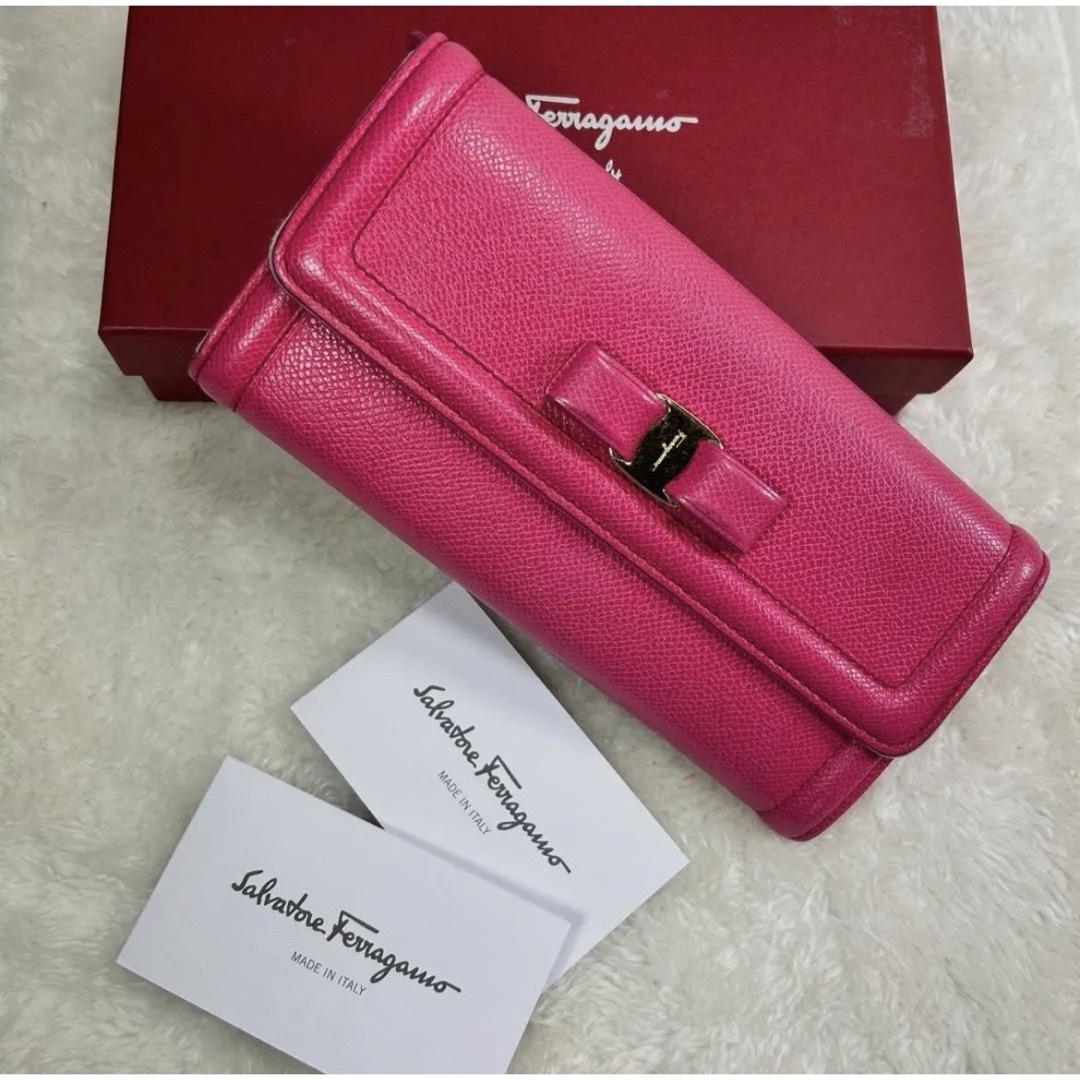 サルヴァトーレフェラガモ　Ferragamo ヴァラリボン 長財布BEGONIA