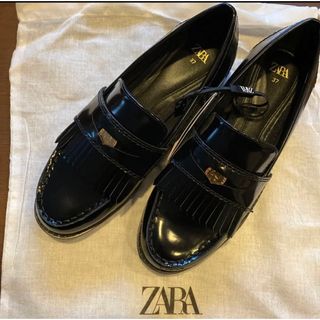 ザラ(ZARA)の新品未使用☆ZARA☆ザラ人気フラットローファー37(ローファー/革靴)