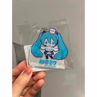 初音ミク アクリルキーホルダー アクキー シナモン シナモロール(キャラクターグッズ)