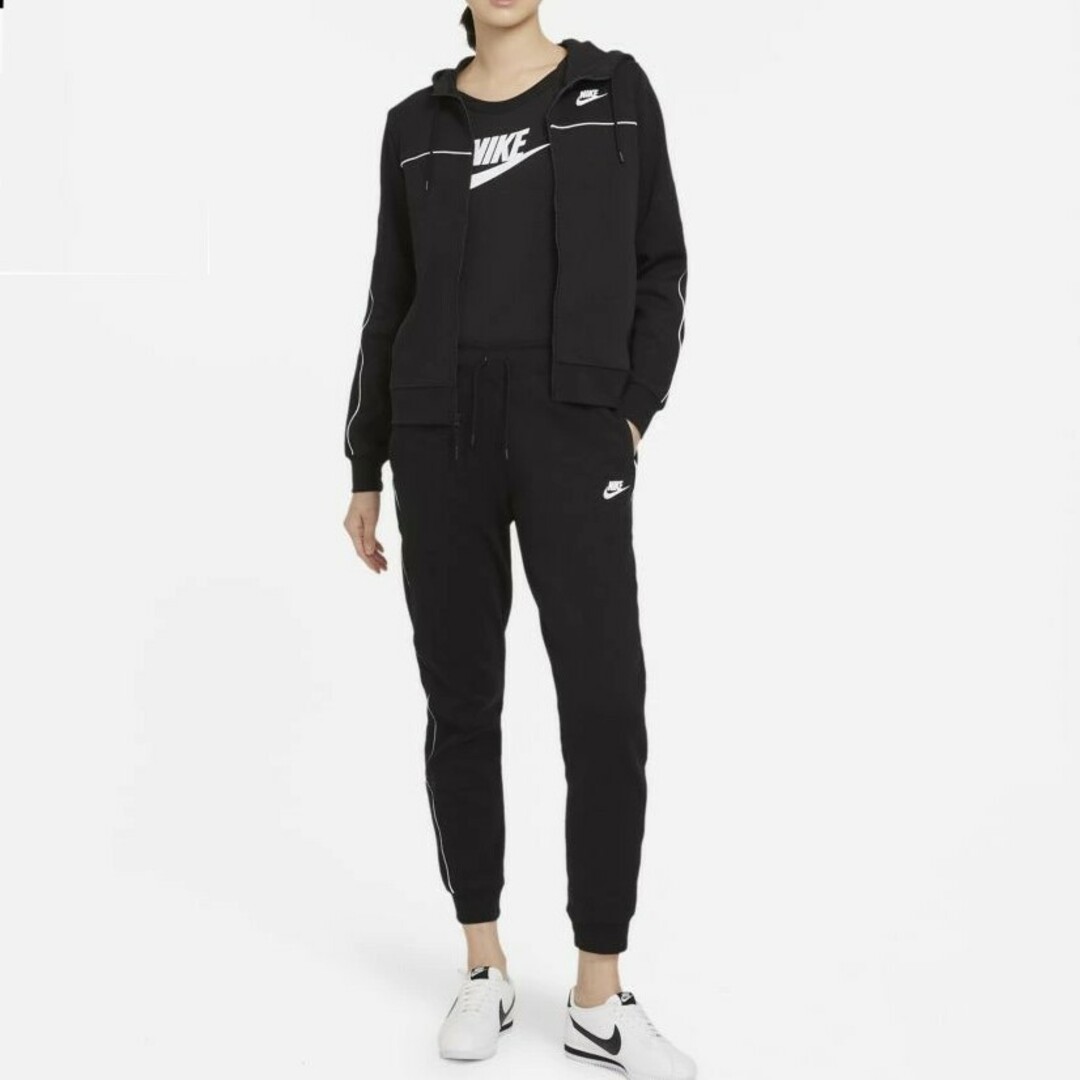 NIKE(ナイキ)の新品 M 黒 ナイキ レディース スウェット パーカー スポーツウエア レディースのトップス(パーカー)の商品写真