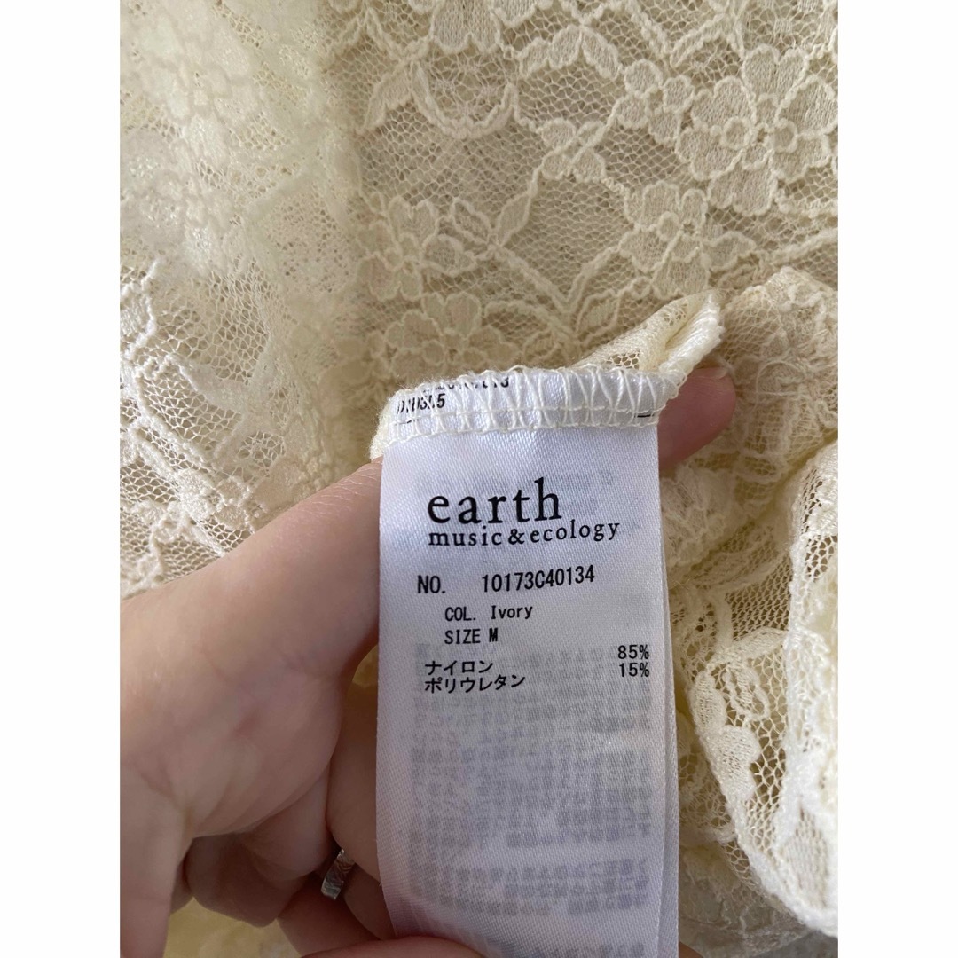 earth music & ecology(アースミュージックアンドエコロジー)のレース プルオーバー トップス アイボリー 美品 レディースのトップス(シャツ/ブラウス(長袖/七分))の商品写真