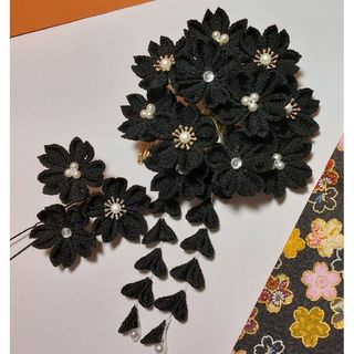 つまみ細工　髪飾り　成人式　七五三　黒(桜)(ヘアアクセサリー)