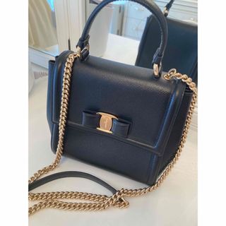 フェラガモ(Ferragamo)のフェラガモ♡ 美品チェーンバッグ　黒(ショルダーバッグ)