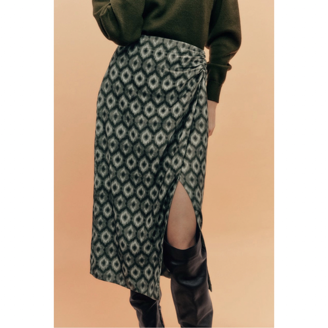 ZARA(ザラ)のZARAベルベットミディ丈スカート レディースのスカート(ひざ丈スカート)の商品写真