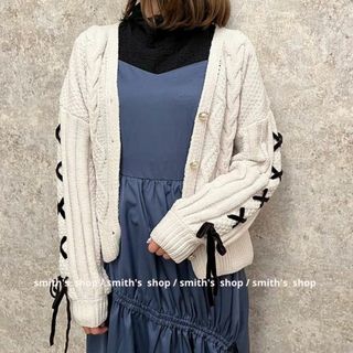 アクシーズファム(axes femme)のaxes femme レースアップニットカーディガン 生成り(カーディガン)