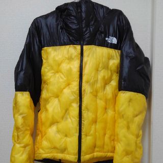 ノースフェイス(THE NORTH FACE) ダウンジャケット(メンズ)（イエロー