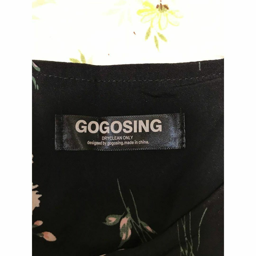 GOGOSING(ゴゴシング)のGOGOSING 長袖ワンピース膝丈　フレアースカート　黒花柄　フリーサイズ レディースのワンピース(ひざ丈ワンピース)の商品写真