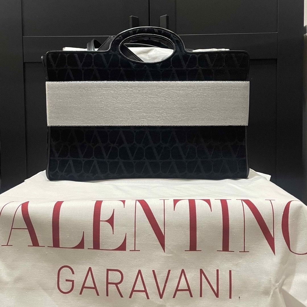 VALENTINO(ヴァレンティノ)のVALENTINO ル トロワジエーム トワル イコノグラフ ショッピングバッグ メンズのバッグ(トートバッグ)の商品写真