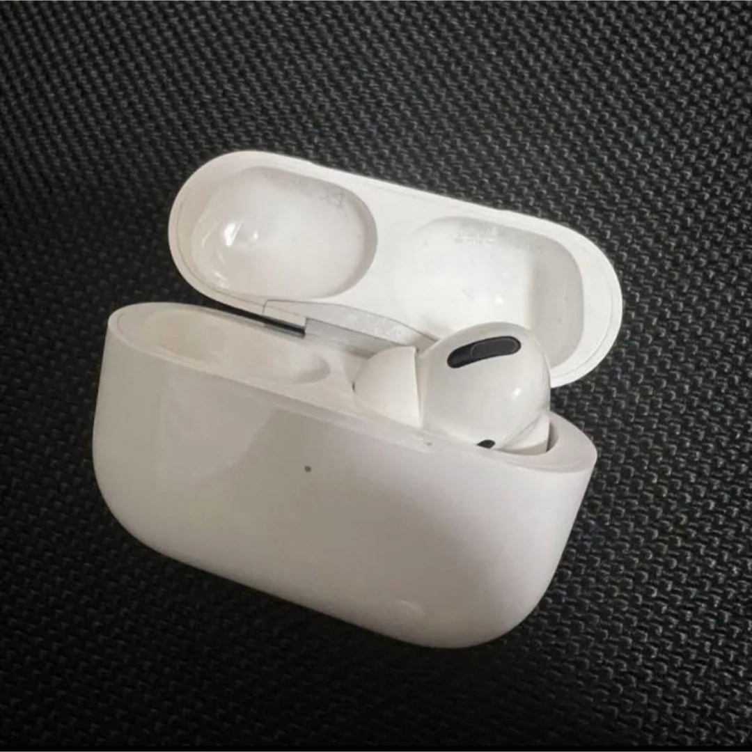 Apple(アップル)のApple AirPods Pro MLWK3JA スマホ/家電/カメラのオーディオ機器(ヘッドフォン/イヤフォン)の商品写真