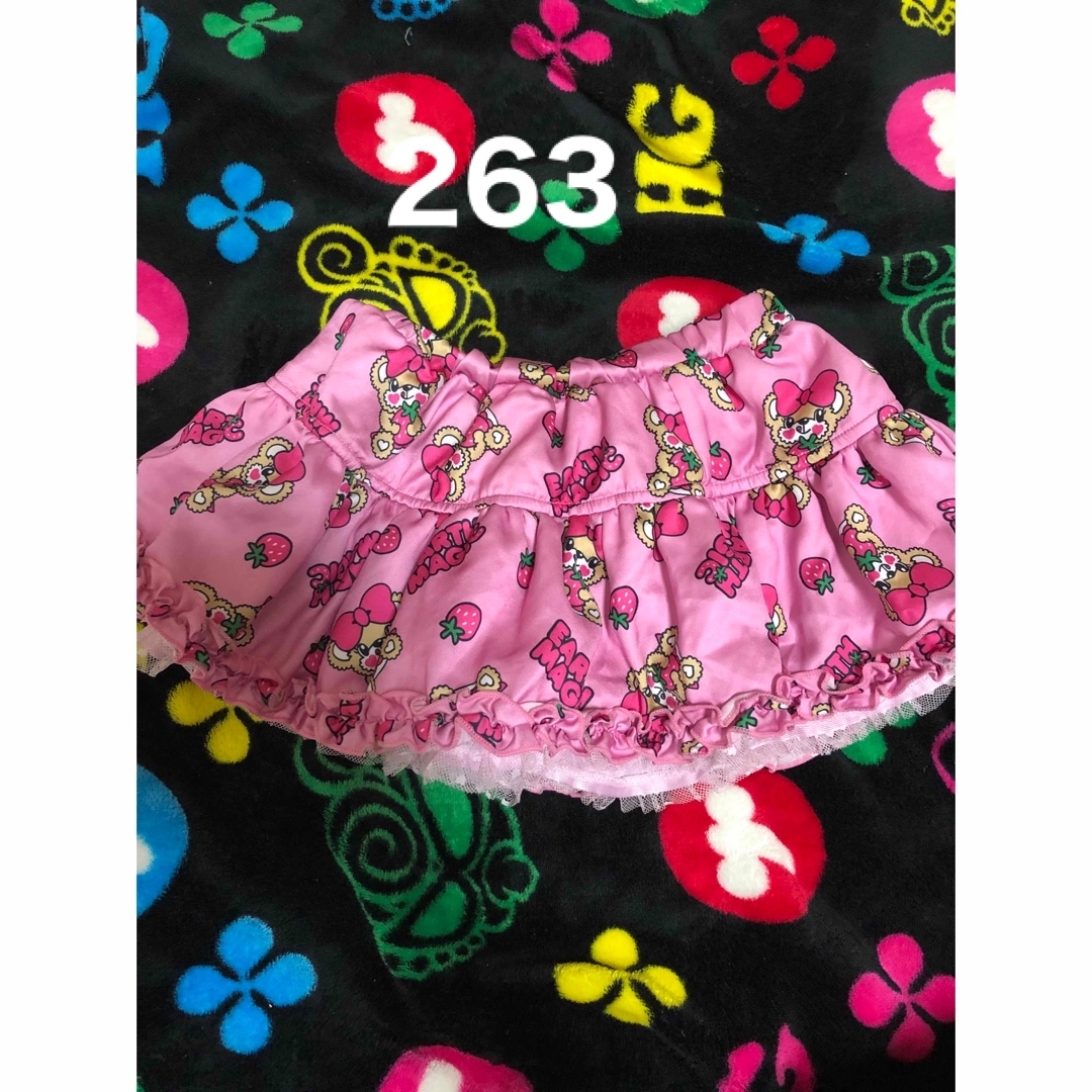 EARTHMAGIC(アースマジック)のいちごマフィー　スカぱん キッズ/ベビー/マタニティのキッズ服女の子用(90cm~)(スカート)の商品写真