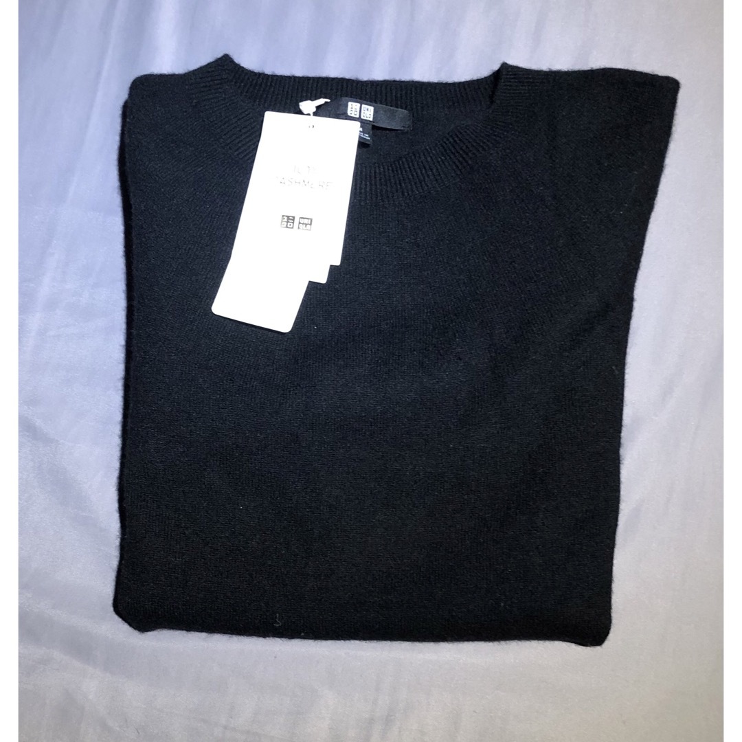 UNIQLO(ユニクロ)の【新品未使用】ユニクロ　3Dカシミヤクルーネックセーター　ブラック　Mサイズ レディースのトップス(ニット/セーター)の商品写真