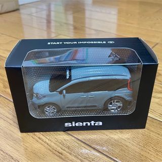 未開封品　シエンタ　アーバンカーキ　ミニカー