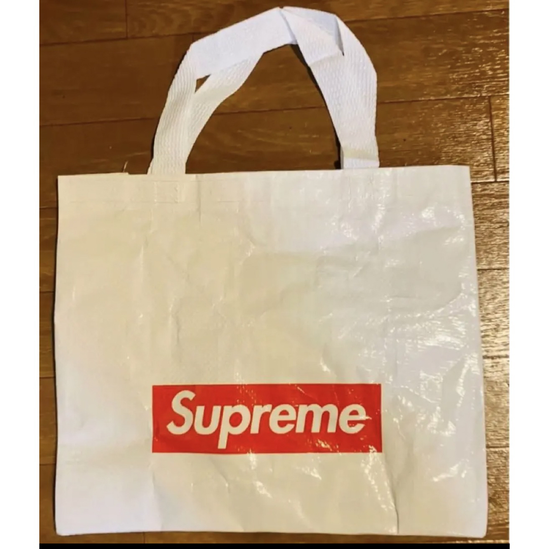 Supreme(シュプリーム)のsupreme ショッパー 現行 メンズのアクセサリー(その他)の商品写真