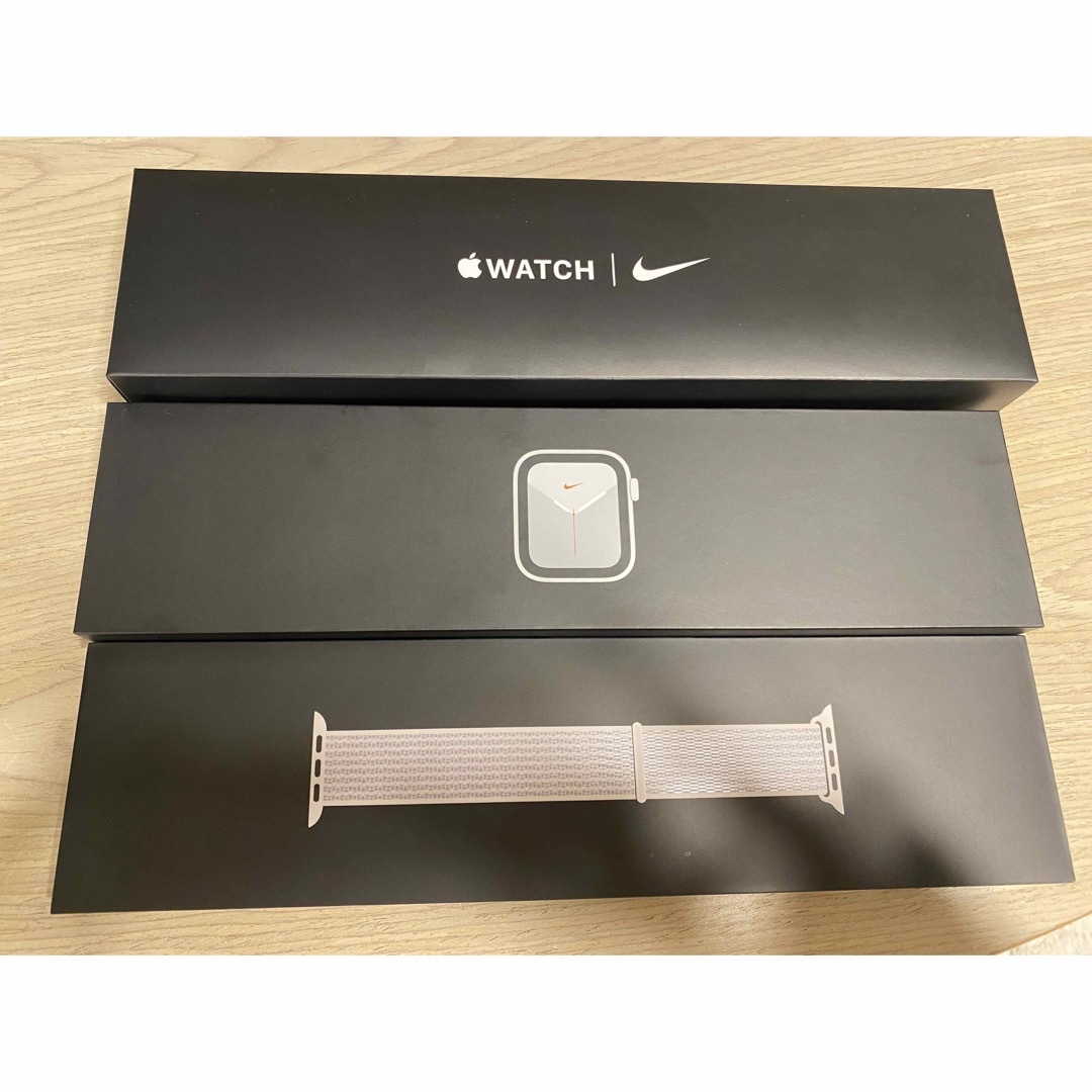 Apple Watch - Apple Watch nike SE 40mm シルバー アルミニウム GPSの