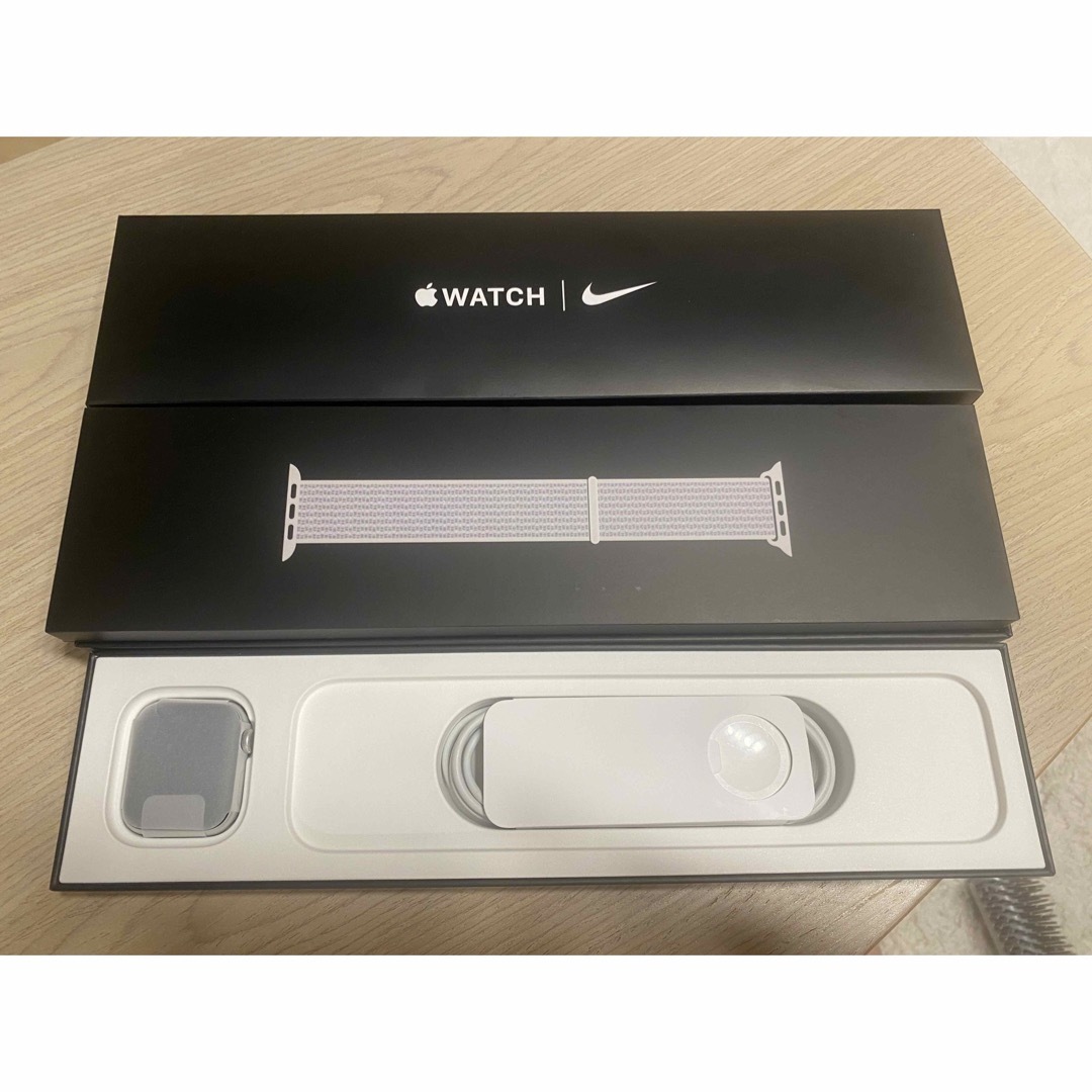 Apple Watch(アップルウォッチ)のApple Watch nike SE 40mm シルバー　アルミニウム　GPS メンズの時計(腕時計(デジタル))の商品写真