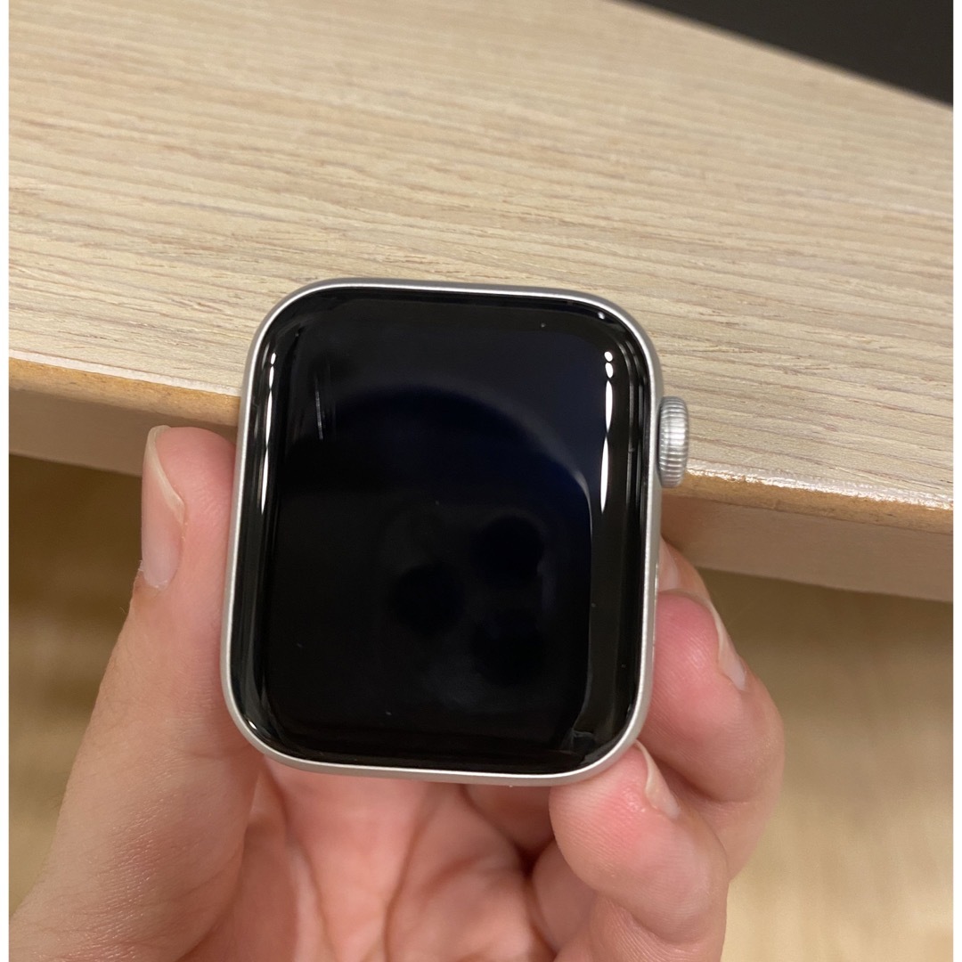 Apple Watch - Apple Watch nike SE 40mm シルバー アルミニウム GPSの