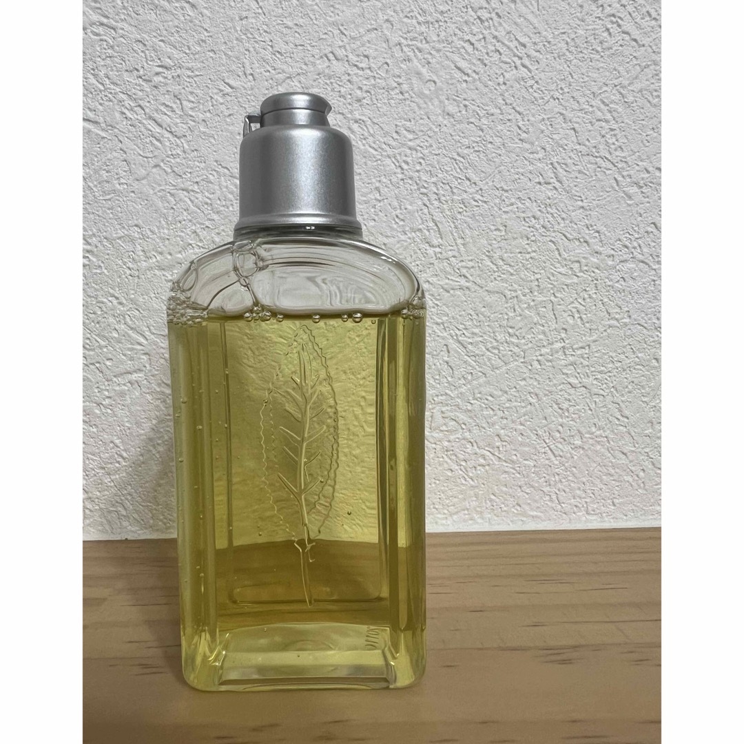 L'OCCITANE(ロクシタン)のヴァーベナ シャワージェル 70mL コスメ/美容のボディケア(ボディソープ/石鹸)の商品写真