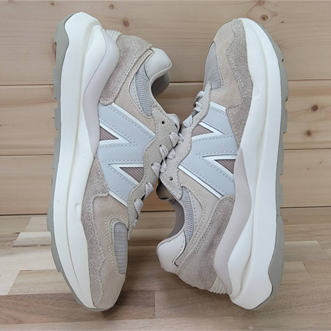 574（New Balance）(ゴーナナヨン)のニューバランス 5740 ベージュ 24.5㎝ レディースの靴/シューズ(スニーカー)の商品写真