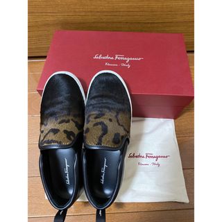 フェラガモ Ferragamo ヴァリナ 7.5 美品