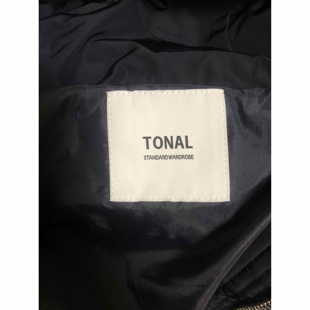 TONAL(トーナル)のTONAL/トーナル　ミドルダウンコート　ネイビー レディースのジャケット/アウター(ダウンコート)の商品写真