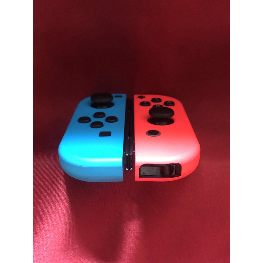 Nintendo Switch(ニンテンドースイッチ)の[安心保証]美品　純正ジョイコン　ネオンブルー Ｌ　ネオンレッド Ｒ エンタメ/ホビーのゲームソフト/ゲーム機本体(その他)の商品写真