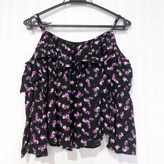 フォーエバートゥエンティーワン(FOREVER 21)のオフショル　ブラウス 黒　ピンク　フリル　花柄　可愛い　美品♡(シャツ/ブラウス(長袖/七分))