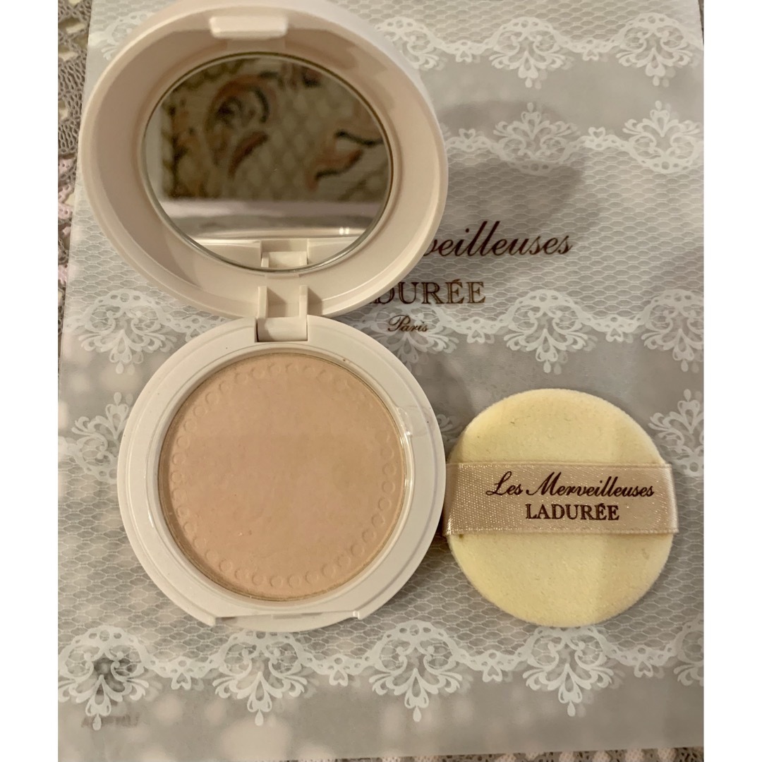 LADUREE(ラデュレ)のLADUREE ラデュレ　プレストパウダー 01 ほぼ未使用 コスメ/美容のベースメイク/化粧品(フェイスパウダー)の商品写真