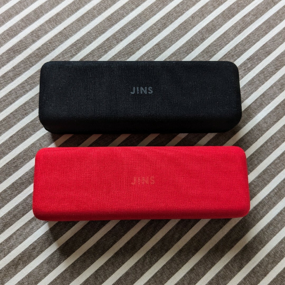 JINS(ジンズ)の未使用 JINS メガネケース 2個 赤 黒 レディースのファッション小物(サングラス/メガネ)の商品写真