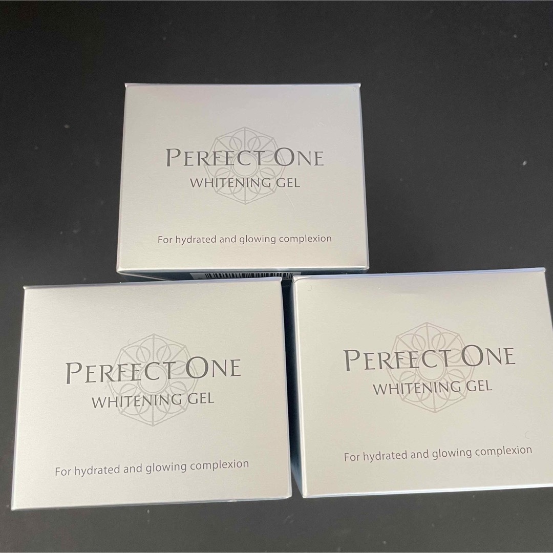 PERFECT ONE(パーフェクトワン)のパーフェクトワン ホワイトニングジェル3個 コスメ/美容のスキンケア/基礎化粧品(オールインワン化粧品)の商品写真