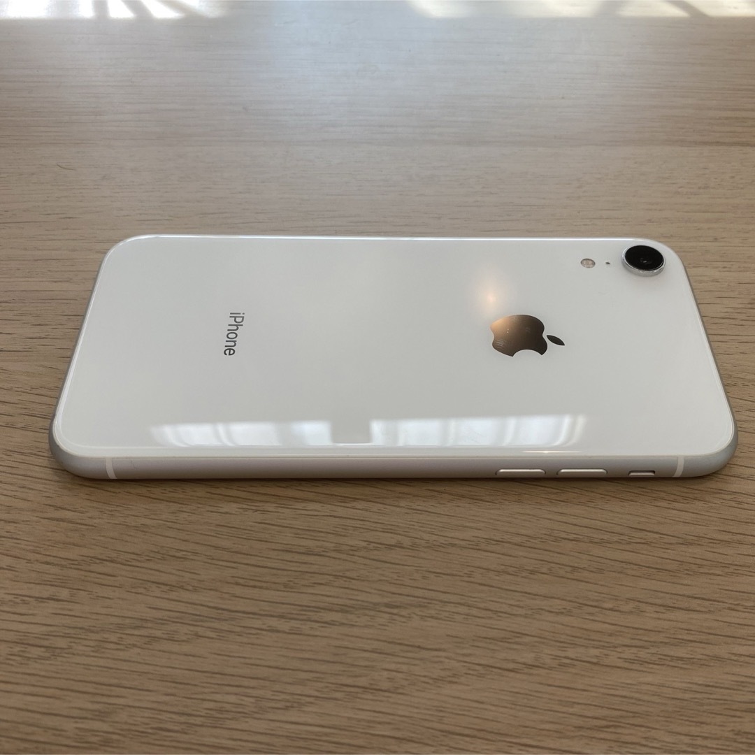 Apple(アップル)のたろさん専用　iphone XR 128gb ホワイト  スマホ/家電/カメラのスマートフォン/携帯電話(スマートフォン本体)の商品写真