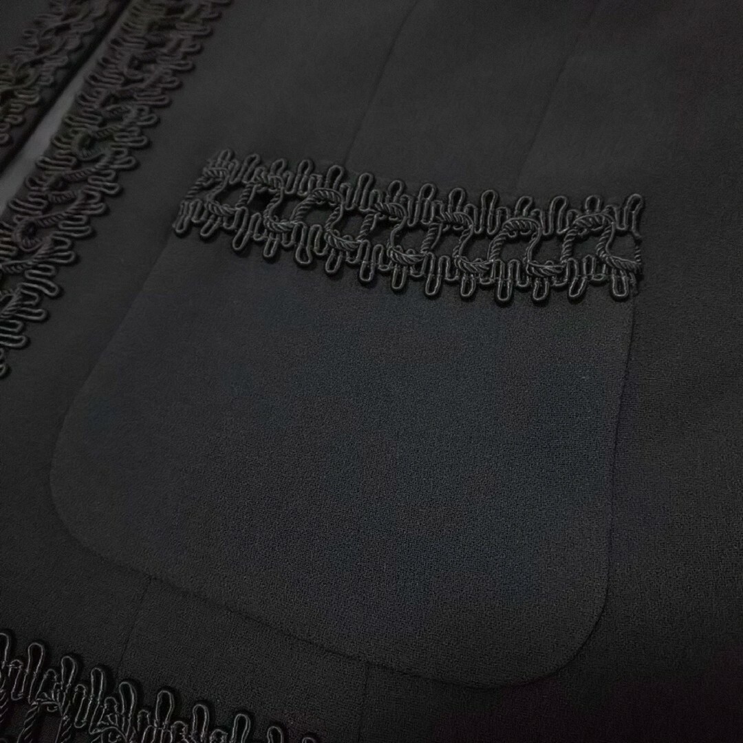 Courreges(クレージュ)の新品同様 courreges 縁取刺繍 ブラックフォーマル ノーカラージャケット レディースのフォーマル/ドレス(礼服/喪服)の商品写真