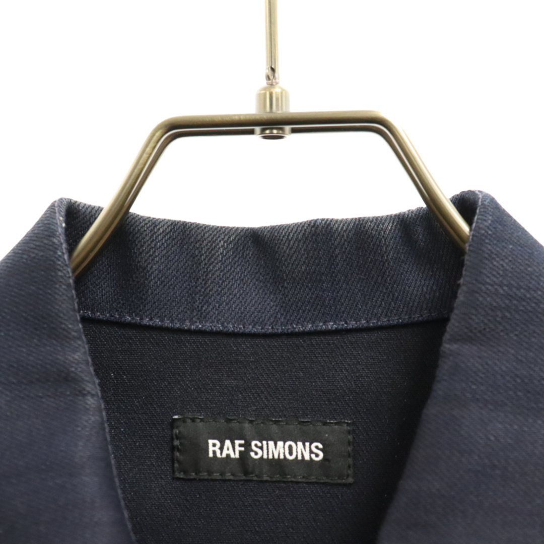 RAF SIMONS(ラフシモンズ)のRAF SIMONS ラフシモンズ 19ss Carry Over Denim Shirt キャリーオーバーロゴパッチデニムシャツジャケット インディゴブルー メンズのジャケット/アウター(フライトジャケット)の商品写真