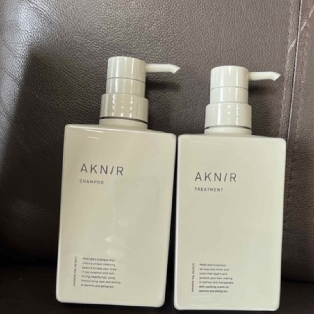 アクニー  梨花　AKNIR シャンプー 300ml トリートメント 300g コスメ/美容のヘアケア/スタイリング(シャンプー/コンディショナーセット)の商品写真