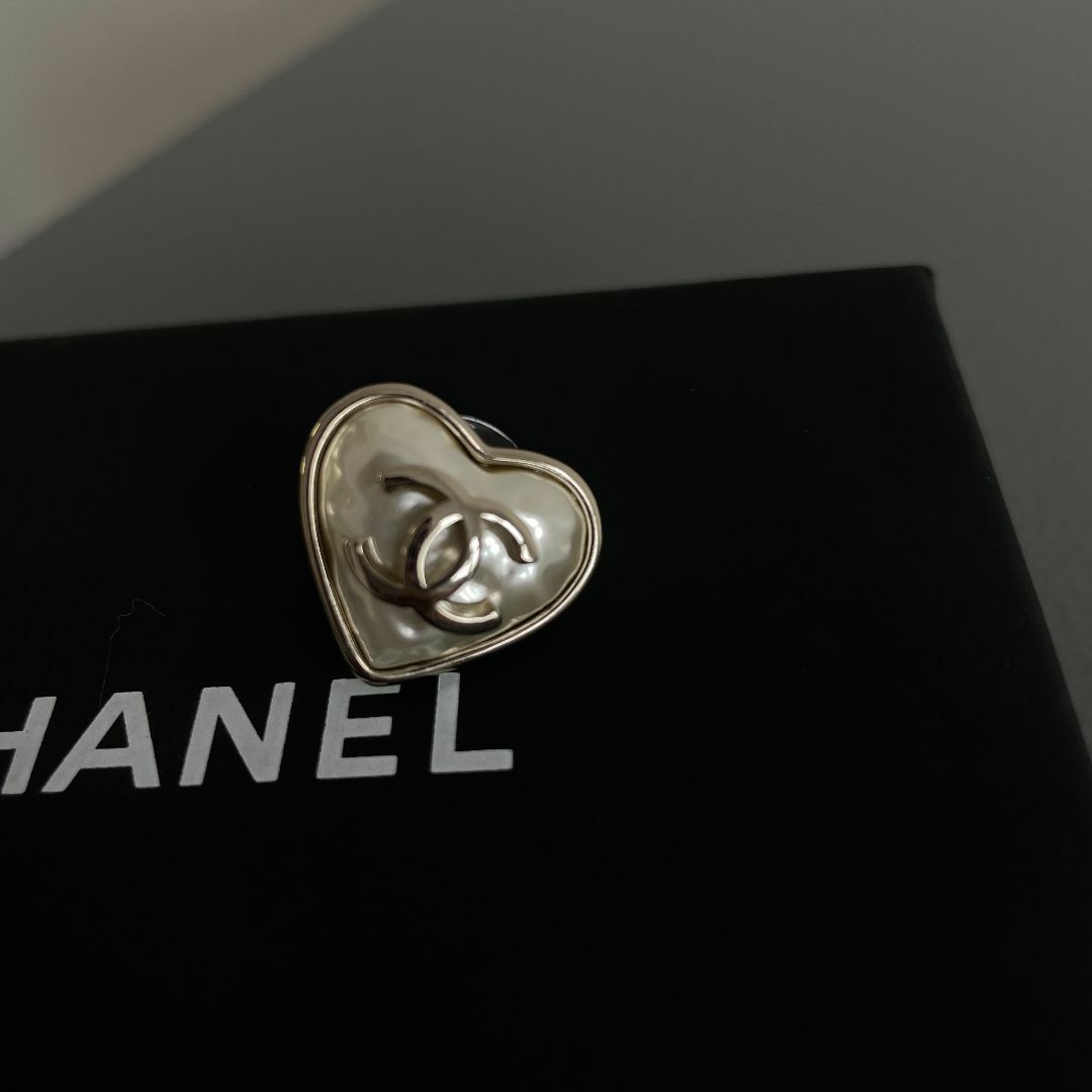 【新品付属品あり☆即日発送】CHANEL 定番パールピアス プレゼントにも♪