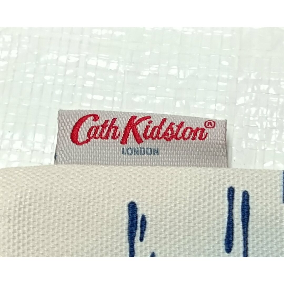 Cath Kidston(キャスキッドソン)の・未使用品　訳あり　Cath Kidston ポーチバービューペールクリーム レディースのファッション小物(ポーチ)の商品写真