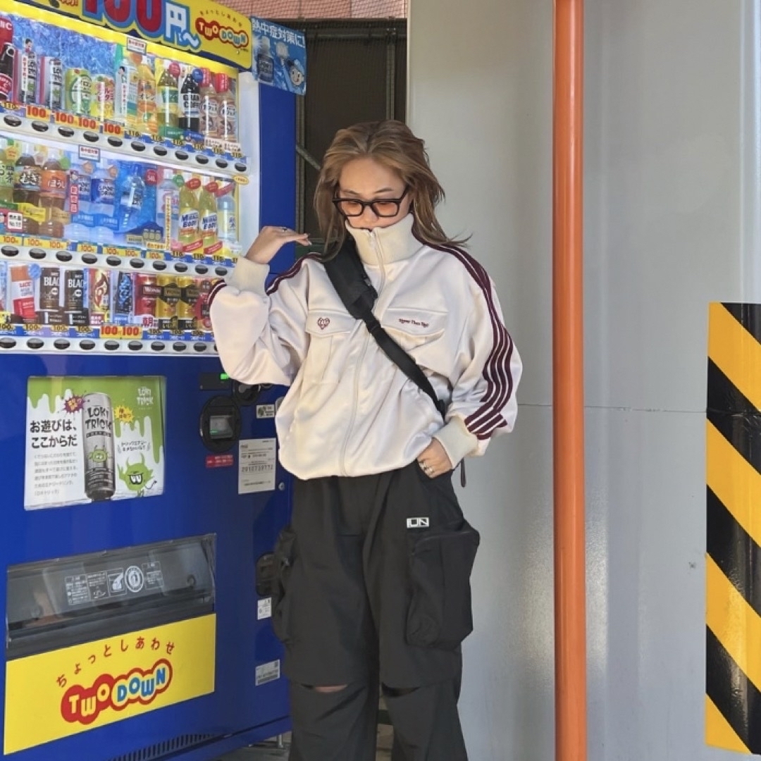 HTH track jacket トラックジャケット ベージュの通販 by u|ラクマ