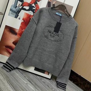 プラダ トップスの通販 1,000点以上 | PRADAのレディースを買うならラクマ