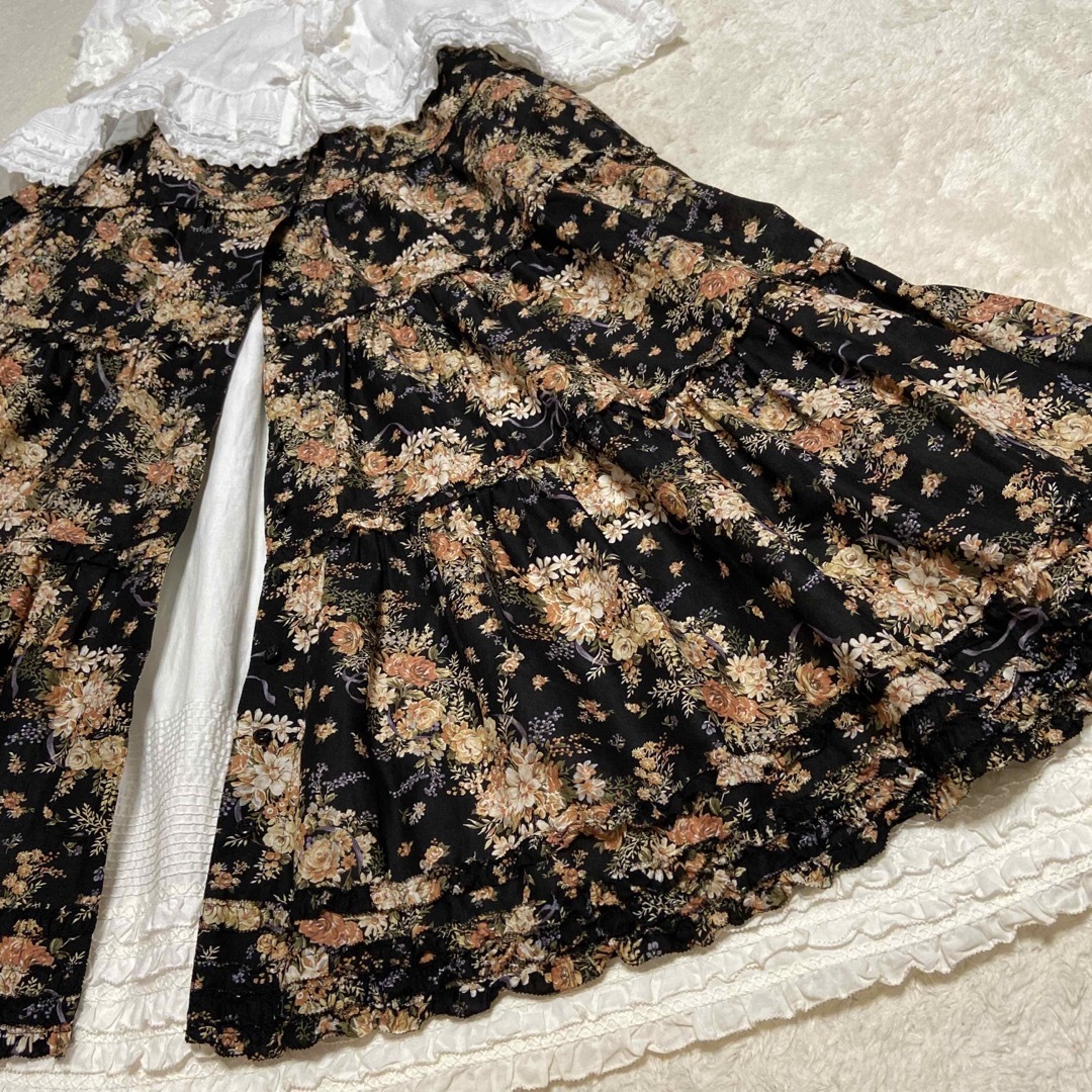 PINK HOUSE(ピンクハウス)のピンクハウス💖黒地に花柄・豪華フレアーたっぷりスカート美品ですがちょっと訳あり レディースのスカート(ロングスカート)の商品写真