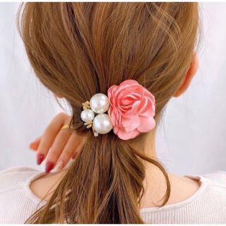 【ピンク】薔薇パールヘアゴム バラ シュシュ 結婚式 入学式 卒業式(ヘアゴム/シュシュ)