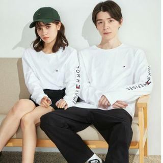 トミーヒルフィガー(TOMMY HILFIGER)のトミーヒルフィガー　ショルダーロゴロングスリーブTシャツ　Lサイズ　白　新品(Tシャツ/カットソー(七分/長袖))