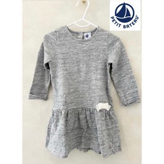 プチバトー(PETIT BATEAU)のPETIT BATEAU 24m グレーワンピ(ワンピース)