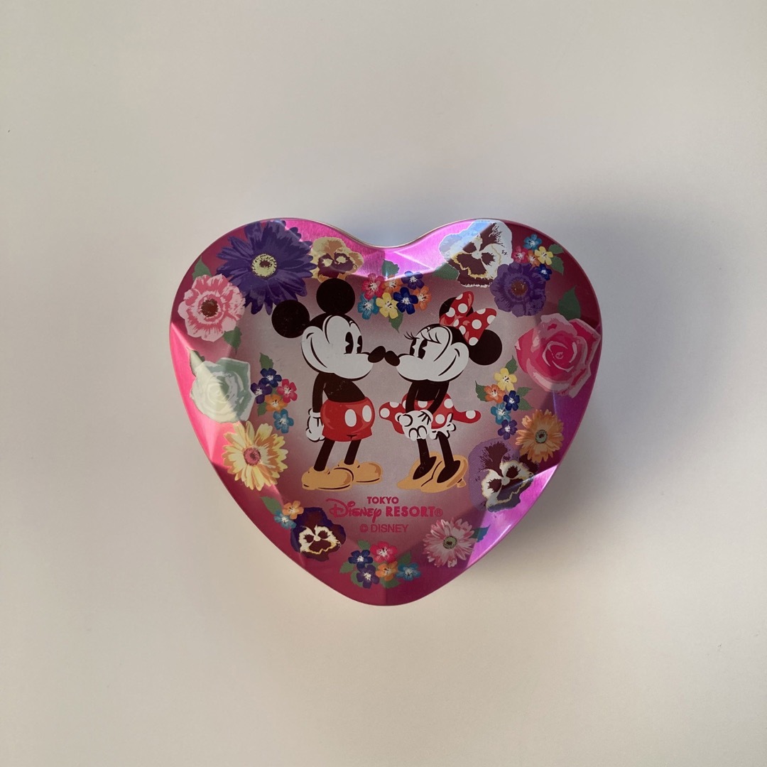 Disney(ディズニー)のディズニー ハート型 缶 エンタメ/ホビーのおもちゃ/ぬいぐるみ(キャラクターグッズ)の商品写真