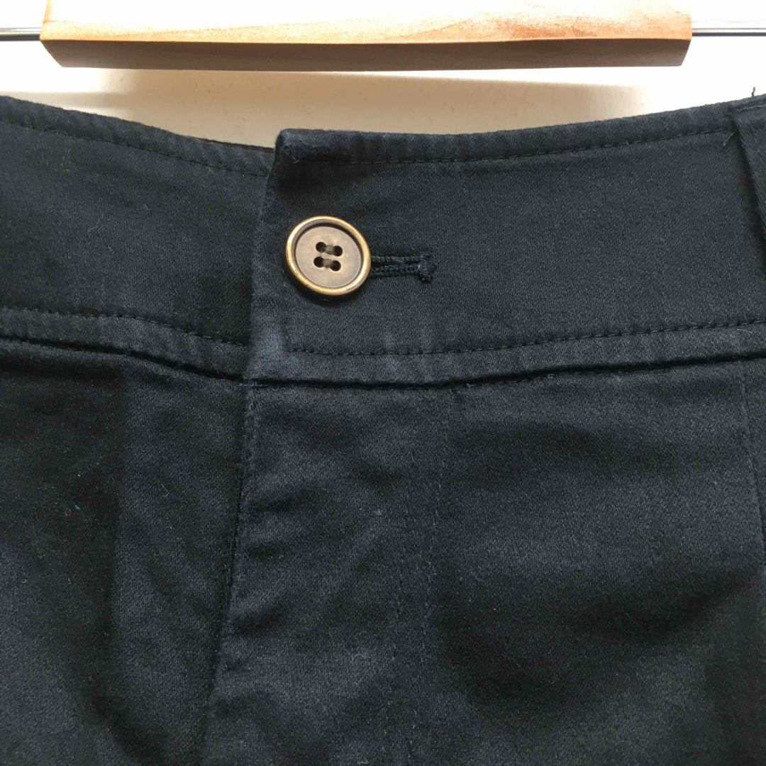 GU(ジーユー)のGU ロールアップショートパンツ　ブラック　Mサイズ　226284 レディースのパンツ(ショートパンツ)の商品写真