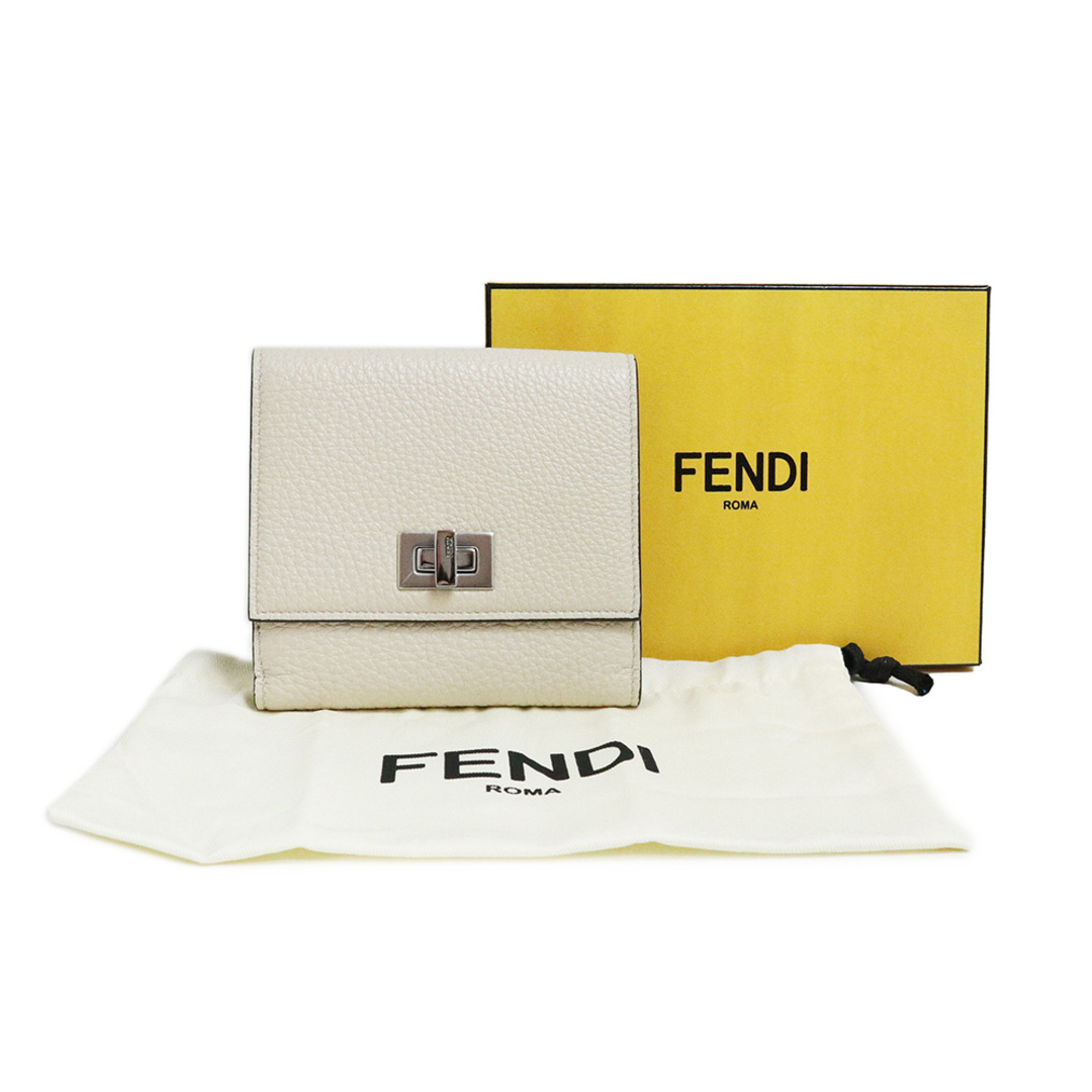 FENDI(フェンディ)のフェンディ ピーカブー セレリア 二つ折り財布 カーフスキン レザー グレースカメリア ベージュ シルバー金具 8M0438 箱付 FENDI（新品・未使用品） レディースのファッション小物(財布)の商品写真