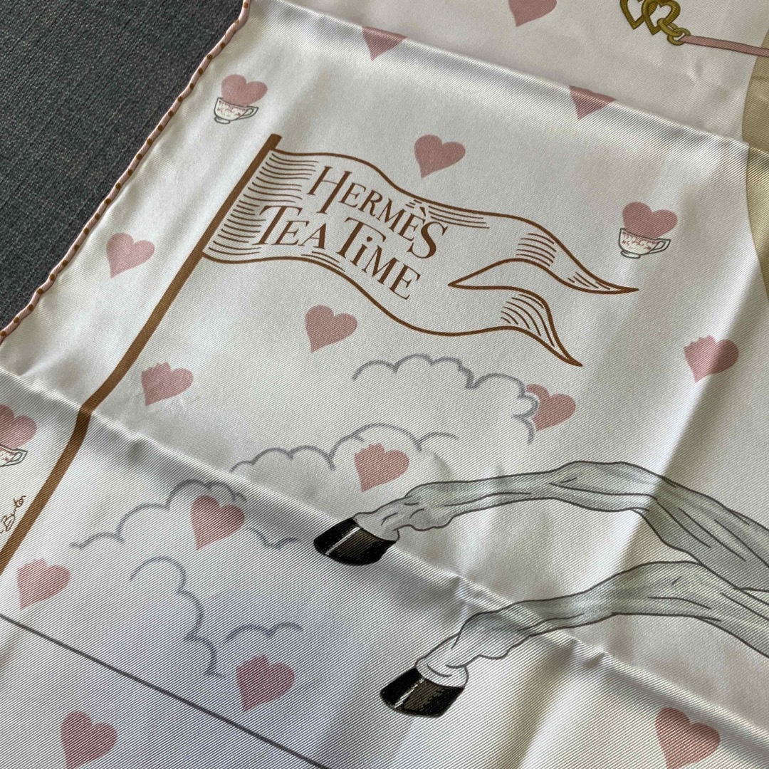 Hermes(エルメス)のHERMES エルメス スカーフ　ティータイム レディースのファッション小物(バンダナ/スカーフ)の商品写真